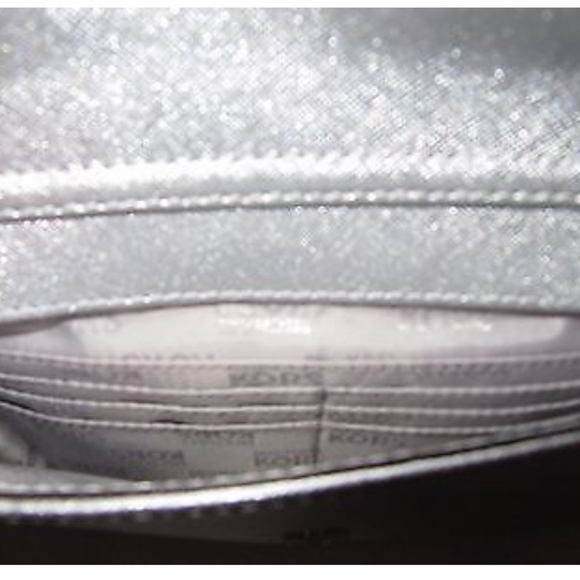 Michael kors jet set large tote leather pearl silver/ Gray with matching wristle - Picture 12 of 12